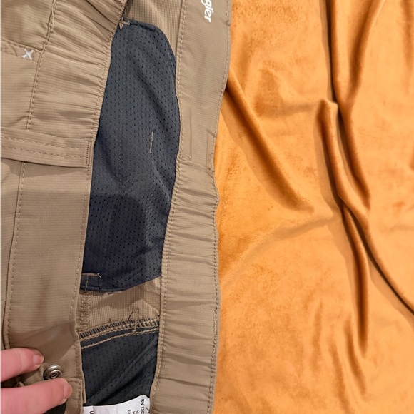 Wrangler Men's Cargo Shorts in Light Brown - Picture 2 of 3